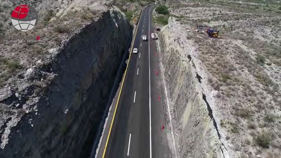 stabilidad de taludes izquierdo y derecho en la Autopista Saltillo–Monterrey