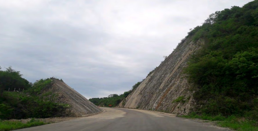 estabilidad de 7 taludes en la Autopista Oaxaca–Puerto Escondido